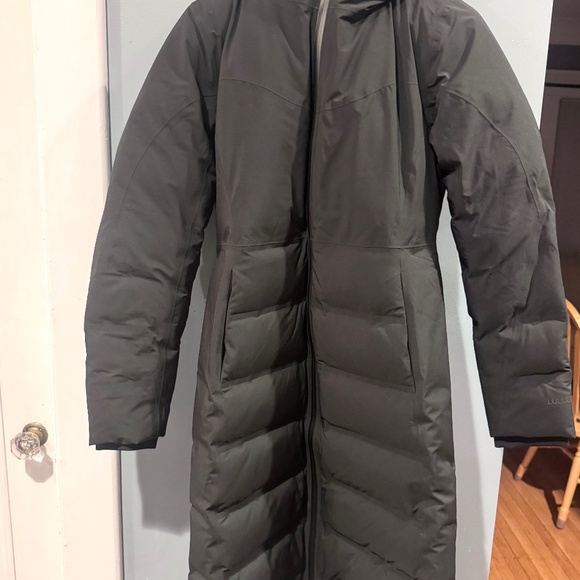 Size 8 New Lululemon StretchSeal Sleet Street 600 Fill Down Long Jacket - Picture 1 of 10
